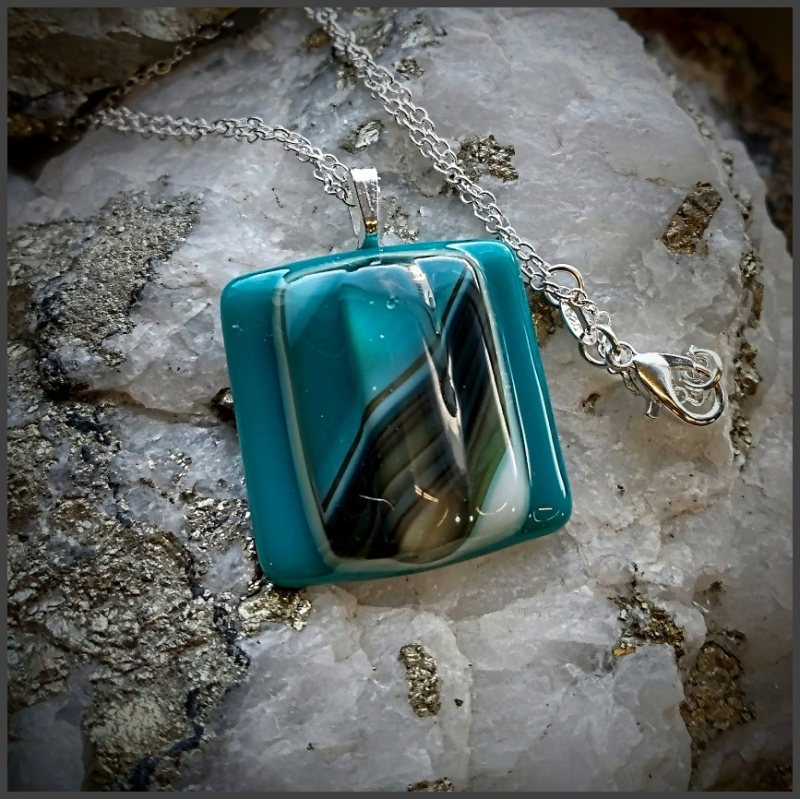 Pendentif en verre No 135