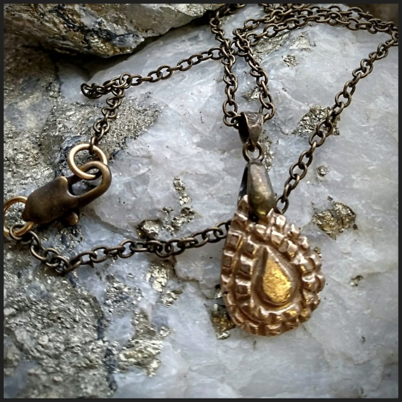 Collier en bronze No 4