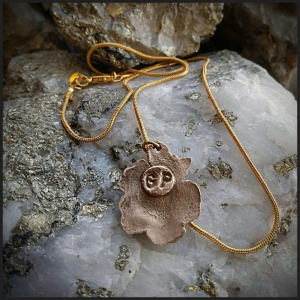 Pendentif en bronze No 6