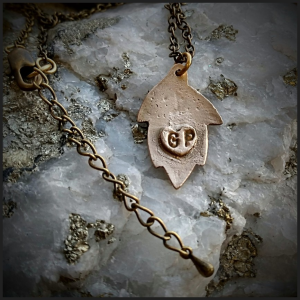 Pendentif en bronze No 8