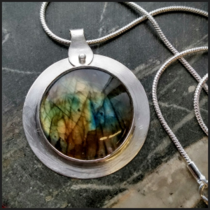 Collier en argent et labradorite No 3