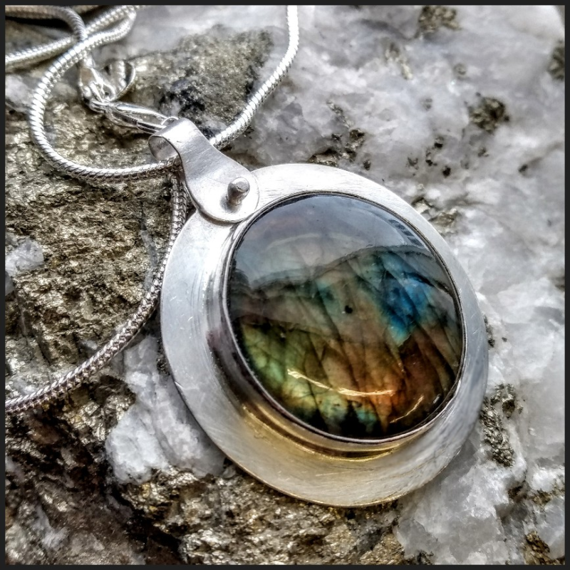 Collier en argent et labradorite No 3